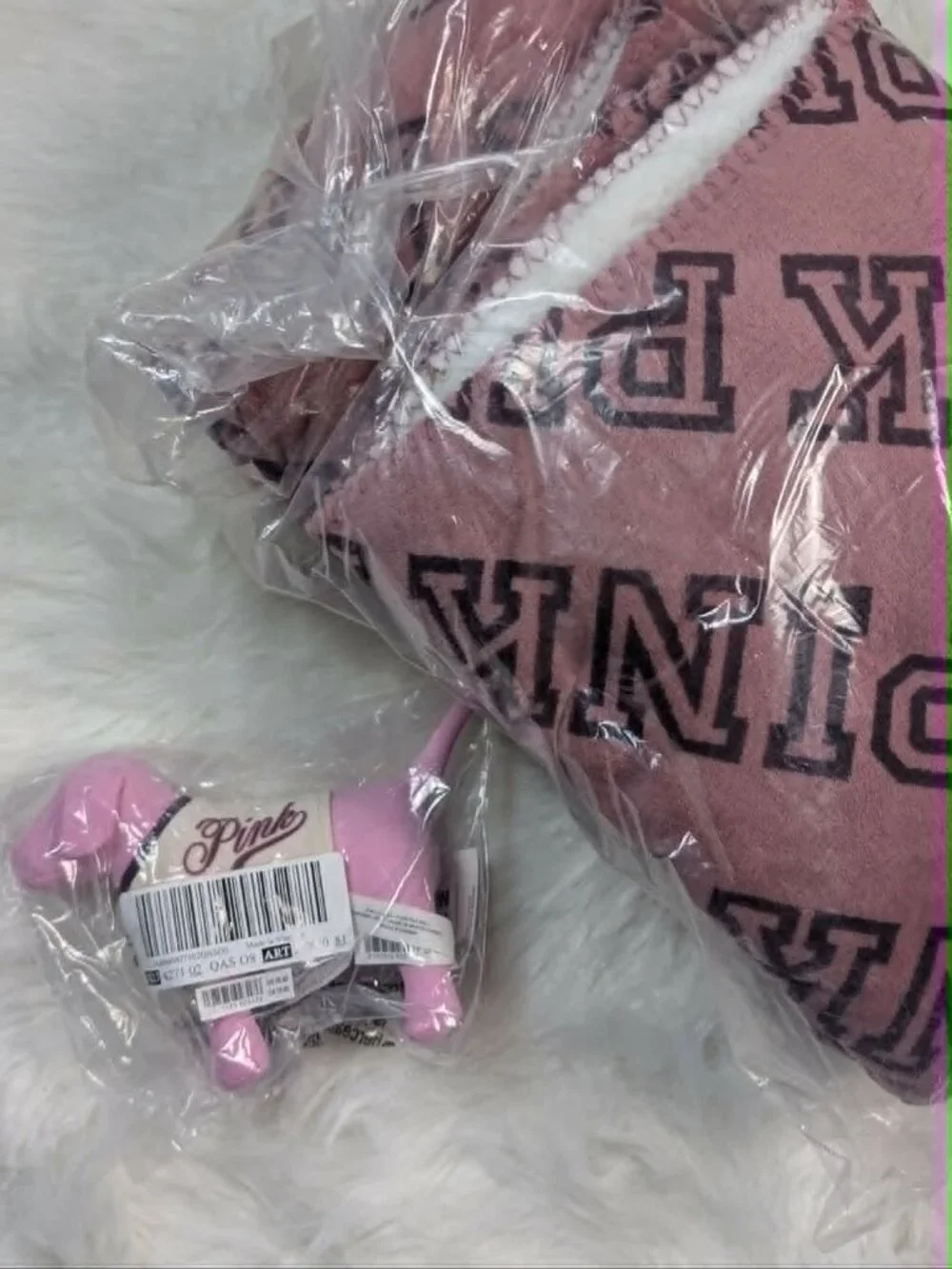 Victoria’s Secret PINK Sherpa Blanket & Matching Mini‎ Dog Set NWT